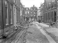 44340 Gezicht in de Minrebroederstraat te Utrecht, tijdens werkzaamheden aan de riolering.